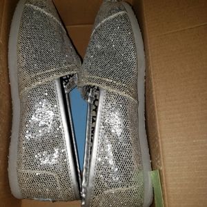 Toms size 5 1/2